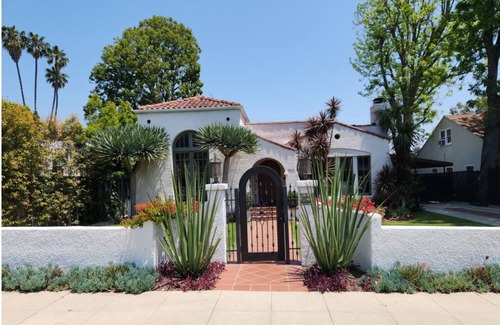 Hollywood House | Luxurious Spanish villa w/pool+spa, pets welcome