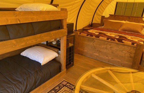 Sevierville Resort | Luxurious Stay in a Covered Wagon