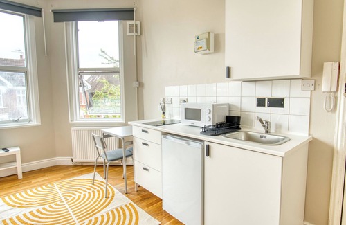Mapesbury Apartment | luxurious studio 6, Cricklewood London