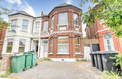 Mapesbury Apartment | luxurious studio 6, Cricklewood London