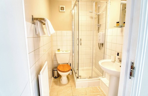 Mapesbury Apartment | luxurious studio 6, Cricklewood London
