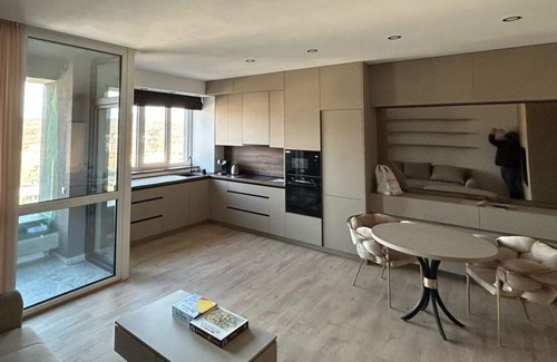 Tirgu Mures Apartment | Luxurious studio with WiFi and AC in delightful Târgu Mureș