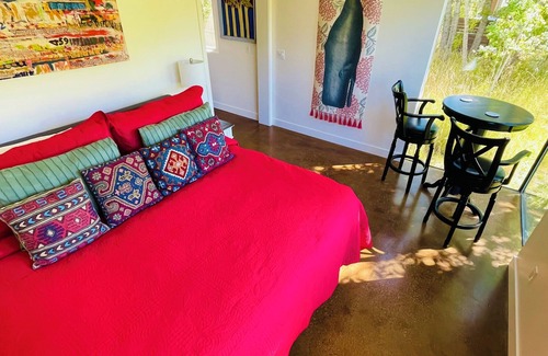 La Veta House | Luxurious Suite on the River w/Hot Tub