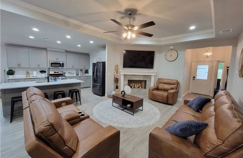 Flour Bluff House | Luxurious summer Hide Away.