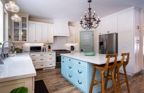 Pioneer Trail Cabin | Luxurious Tahoe Escape: Hot tub, Arcade, Fireplace, and more+