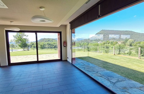 Vic Villa | Luxurious three floors holiday home with huge garden, swimming pool and jacuzzi