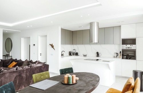 Mindelo Apartment | Luxurious three-room apartment fully equipped with sea and beach view.