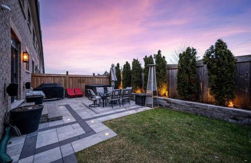 Bolton House | Luxurious Town Home in Bolton w. Hotub