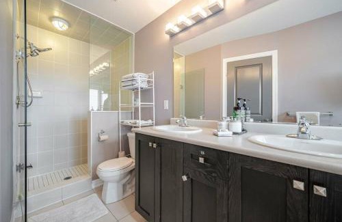 Bolton House | Luxurious Town Home in Bolton w. Hotub