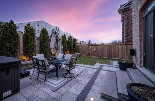 Bolton House | Luxurious Town Home in Bolton w. Hotub