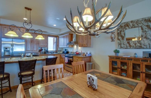 Bear Crossing House | Luxurious Town home with mountain views, private decks and spacious floor plan