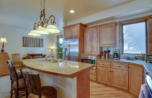 Bear Crossing House | Luxurious Town home with mountain views, private decks and spacious floor plan