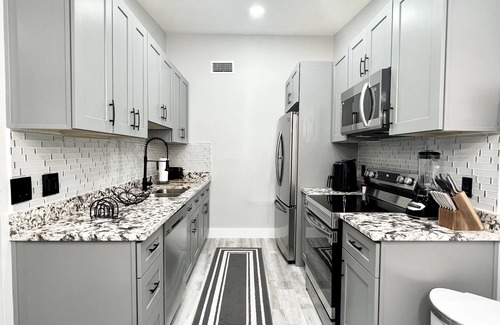 Miami Gardens House | Luxurious Townhome - Miami Gardens - Sleeps (8)