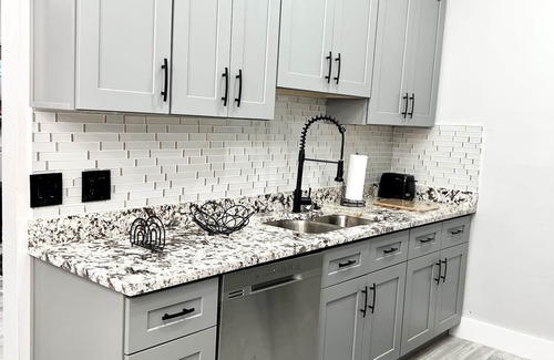 Miami Gardens House | Luxurious Townhome - Miami Gardens - Sleeps (8)