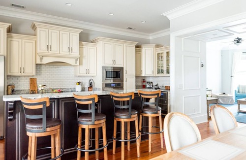Historic Downtown Savannah House | Luxurious Townhome Near Forsyth Park with Private Parking by Lucky Savannah
