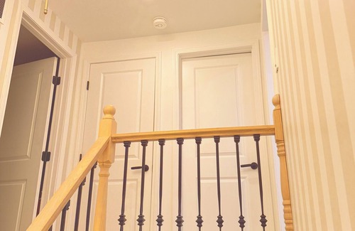 Falls Church House | Luxurious Townhome Near Metro, Tysons Malls, and DC Attractions