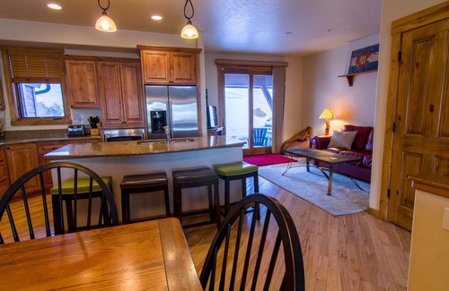 Bear Crossing House | Luxurious Townhome With 3 En-suites, Gorgeous Views and Private Hot Tub!