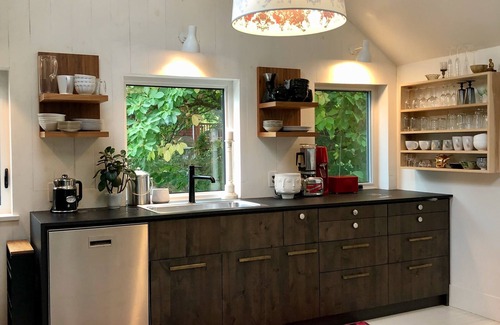 Grandview-Woodland House | Luxurious townhouse. 2 blocks to vibrant Commercial Drive. Minutes to Downtown.
