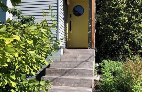 Grandview-Woodland House | Luxurious townhouse. 2 blocks to vibrant Commercial Drive. Minutes to Downtown.