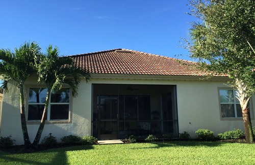 Bonita Springs Villa | Luxurious tropical villa in Bonita Springs - relax and enjoy the sun - gated