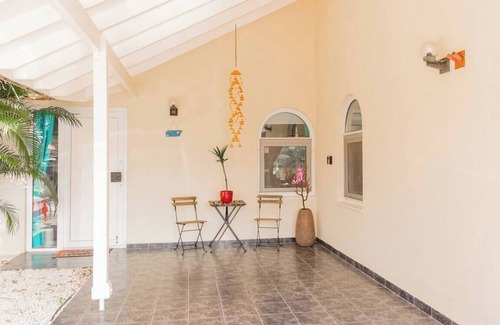 Alto Vista Villa | Luxurious Tropical Villa Prikichi with Pool & Apt