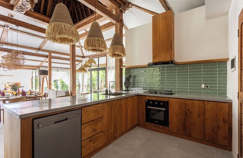 Umalas Villa | Luxurious Tropical Villa