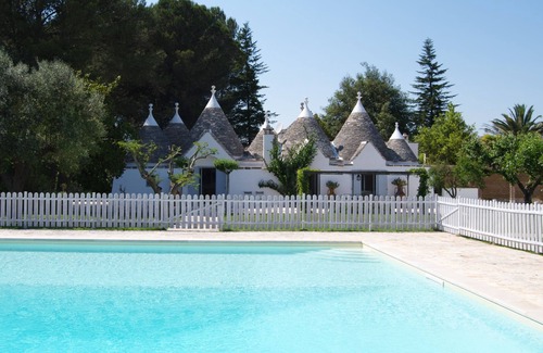 Martina Franca Villa | Luxurious Trullo with Large Pool + Garden. Great Location.