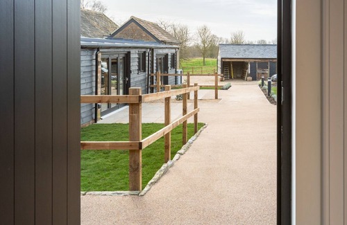 Little Stukeley Cottage | Luxurious two-bedroom barn with private terrace