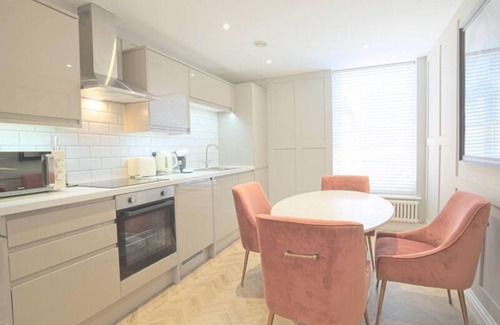 Dunstable Apartment | Luxurious Ultra Modern One Bedroom Apartment in Dunstable Harper Luxe