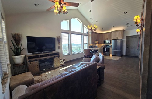 Apple Valley House | Luxurious-unique-tranquil Retreat. By Zion'sPark-GrandCanyon-Hike/Bike/Relax