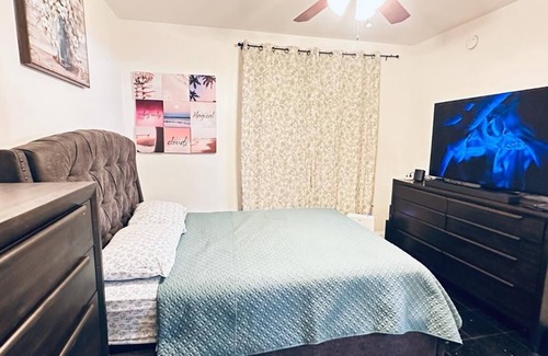 Lindbergh Condo | Luxurious Unit near Lenox