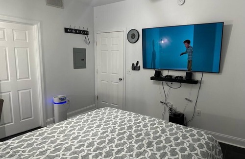 Lindbergh Condo | Luxurious Unit near Lenox
