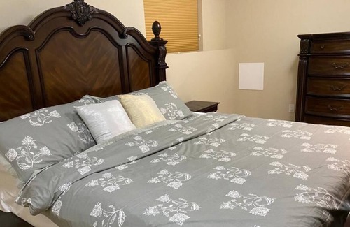 Maple Ridge House | Luxurious, Urban 2 Bedroom Oasis Suite