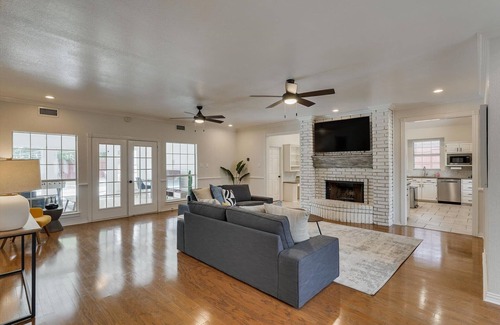 North Richland Hills House | Luxurious 5 Bedroom Retreat with Pool!