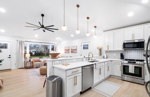 Beachwood Apartment | Luxurious Retreat with Sauna & Modern Design