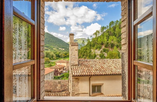 Scheggino Apartment | Luxurious vacation apartment with historical charm.