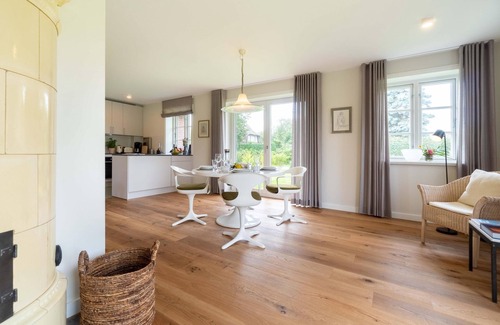 Borgsum House | "Luxurious vacation apartment in Borgsum: relaxation and adventure await!"