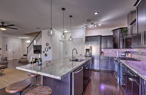 McCullough Hills House | Luxurious Vegas Digs: Hot Tub, BBQ, Cabana & More!