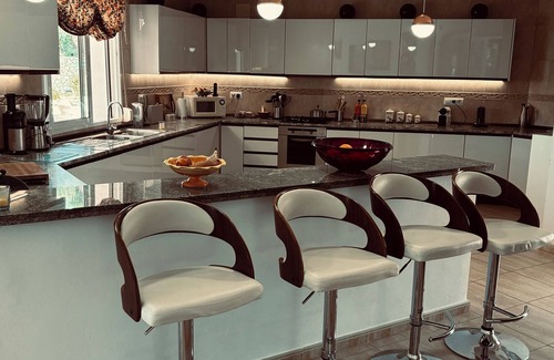 Benissa Coast Villa | Luxurious Villa 15 mins walk from the beach, free WF sleeps up to 12