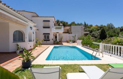 Urbanizacion el Rosario Villa | Luxurious villa close to sea and golf