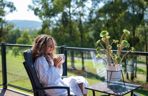 Yarra Glen Villa | Luxurious villa for couples retreat - panoramic views, gas fire, spa bath