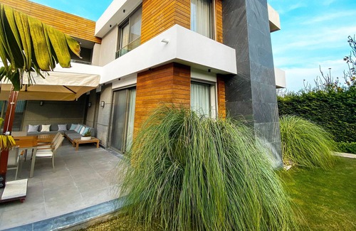 Cesme Villa | Luxurious Villa in Mamurbaba - Privatepool - 800sqm Garden - 5min from Beach!