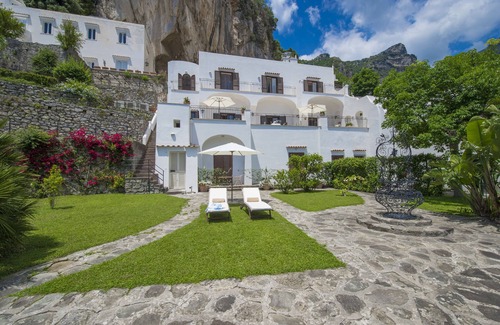 Positano Villa | Luxurious villa in the heart of Positano (Fornillo area) overlooking the sea.