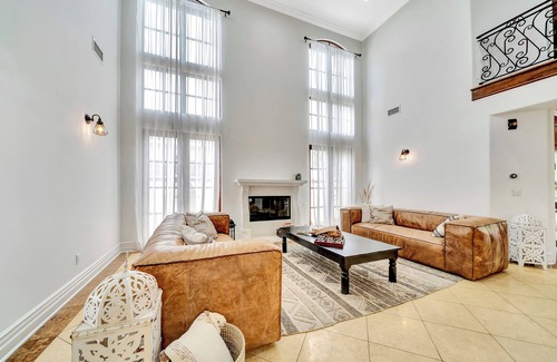 Encino Villa | Luxurious Villa in the Perfect Location