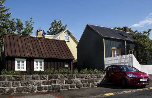 Vesturbær Villa | Luxurious Villa Includes Free Car