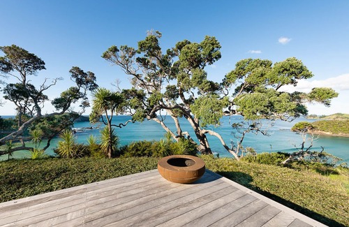 Whananaki North Villa | Luxurious Villa nestled above Moureeses Bay, Northland, New Zealand