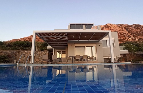 Pefki Villa | Luxurious Villa Tholos Crete