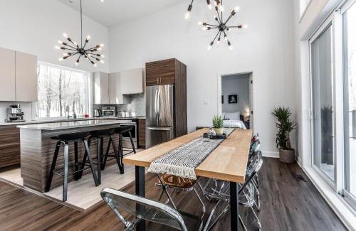 Mont-Tremblant Village Ski Chalet | Luxurious Villa Tremblant 4 Bdrs W Hot Tub B5