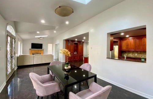 Richmond Hill Villa | Luxurious Villa with 6BR - Garden - Free Parking