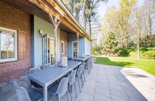 Municipality of Weert Villa | Luxurious villa with 5 bathroom, with a bath, near a reserve